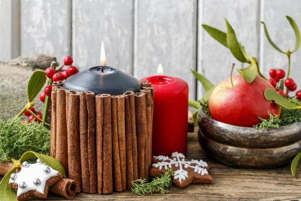 Christmas Candle Decorated Cinnamon Sticks Festive Decor — Stock Photo, Image