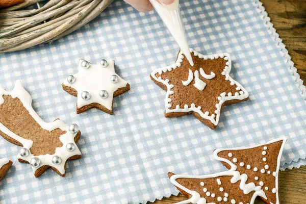 Decorating Gingerbread Cookies Christmas Festive Decor — Stock Photo, Image