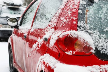 Işık (arka ışık) kar altında kuyruk