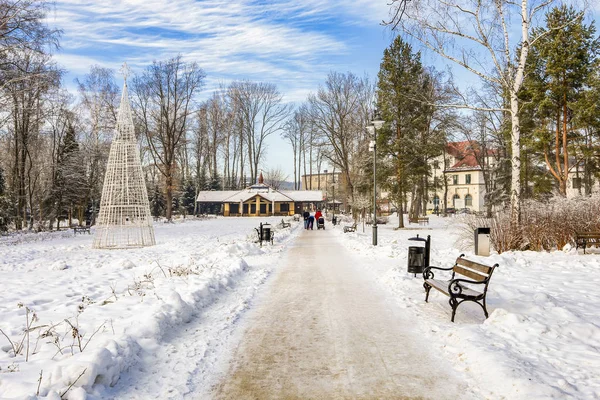 Rabka-Zdroj, Πολωνία-12 Δεκεμβρίου 2016: City park το χειμώνα — Φωτογραφία Αρχείου