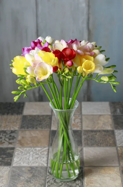 Ramo de flores de freesia . —  Fotos de Stock