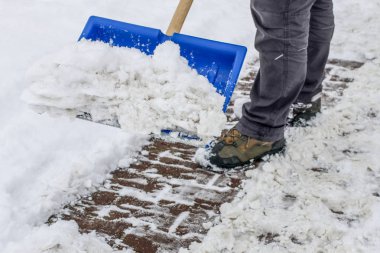 Adam kar kaldırım kar fırtınası sonra kaldırma