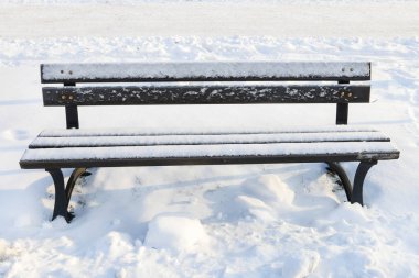 kar altında tezgah. 