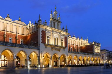 Krakow, Polonya - 17 Nisan 2016: Sukiennice ana Pazar S