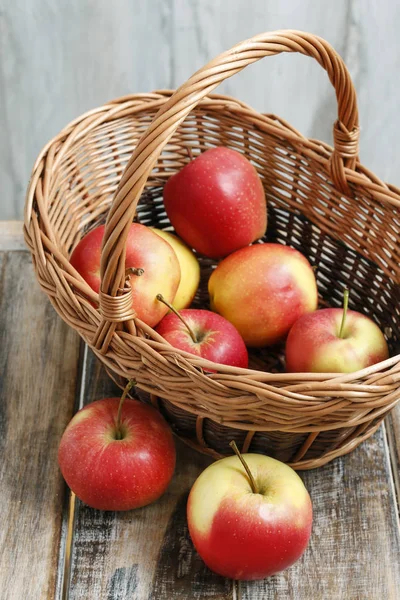 Basket of apples — Stock Photo, Image