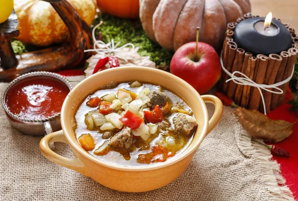 Bowl of goulash soup and fresh vegetables — Stock Photo, Image