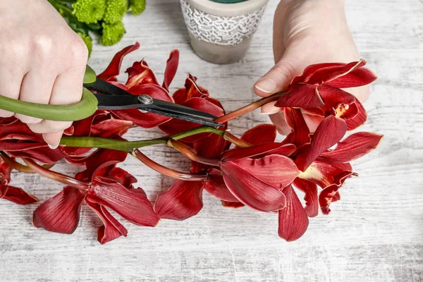 Hur man gör blomsterarrangemang för Grandparents Day tutorial. — Stockfoto