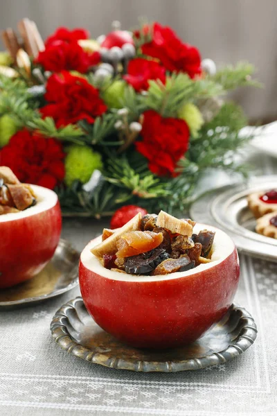 Red christmas apples stuffed with dried fruits in honey — Stock Photo, Image