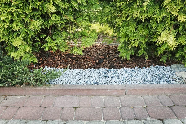 Decoration from small pebbles next to a path — Stock Photo, Image