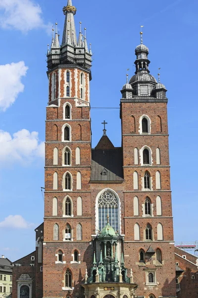 KRAKOW, POLONIA - 09 LUGLIO 2019: Chiesa Mariacki, Chiesa della Nostra L — Foto Stock