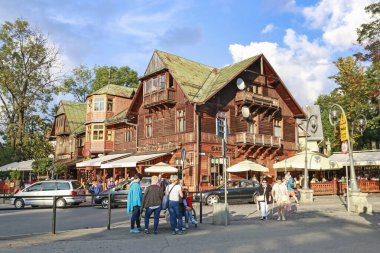 Zakopane, Polonya - 27 Temmuz 2018: Krupowki Caddesi, ana şehir