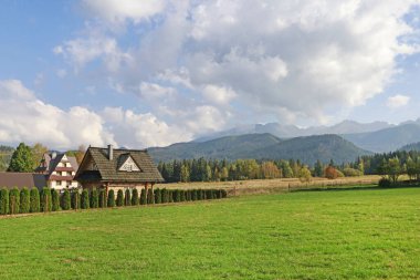 Zakopane, Polonya - 27 Temmuz 2018: İskoçların evleri ve panoram