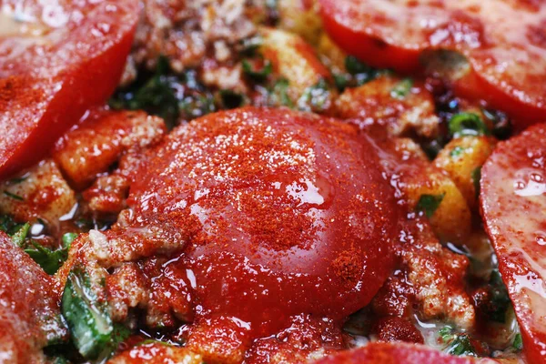 Traditionelle Tomaten-, Fisch- und Käseauflauf. italienisches Essen. — Stockfoto