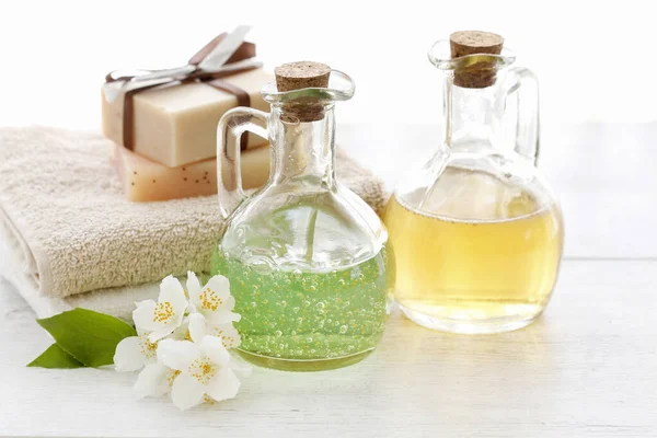 Glass bottles with liquid soap and other spa cosmetics on the ta — 스톡 사진
