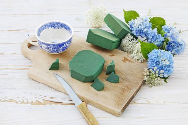 Mavi Hortensiya (ortanca) ile çiçek aranjmanı nasıl yapılır?