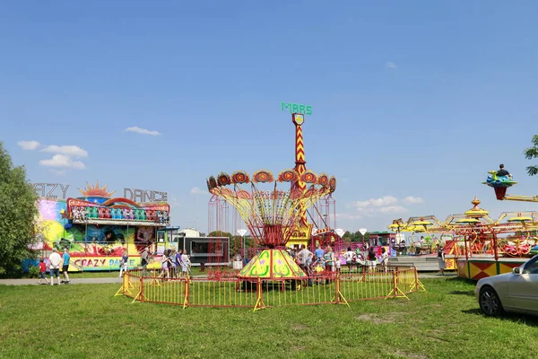 KRAKOW, POLONIA - 29 DE MAYO DE 2016: El parque de atracciones — Foto de Stock