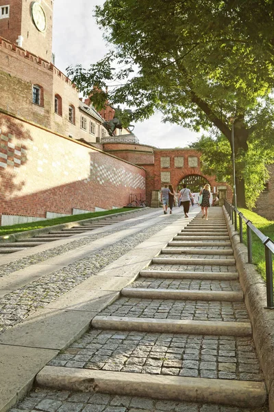 Krakow, Poland - 23 липня 2019: Кам'яні сходи до Wawel Royal — стокове фото