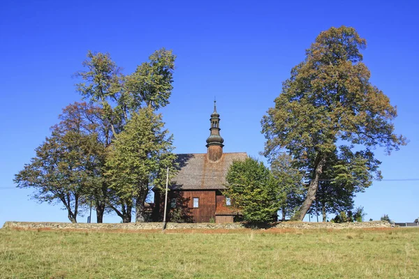 Chabowka, Polen - 10 september 2018: Den heliga korset trä chu — Stockfoto