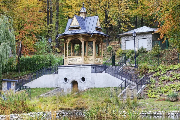 Szczawnica, poland - 17. September 2018: Pavillon aus Holz in der Öffentlichkeit — Stockfoto