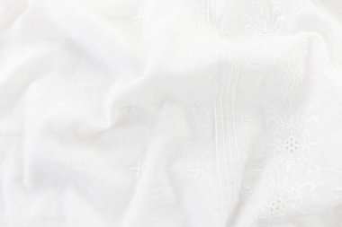 İşlemeli beyaz kumaş, moda geçmişi var.. 