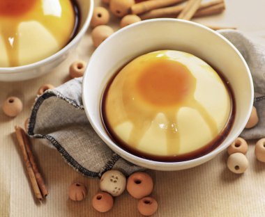 Turta, geleneksel İspanyol tatlısı, peynirli ve karamel.. 