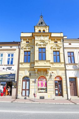 Brzesko, Polonya - 11 Eylül 2019: Renkli konutlar 