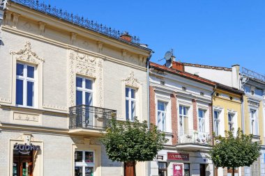 Brzesko, Polonya - 11 Eylül 2019: Renkli konutlar 