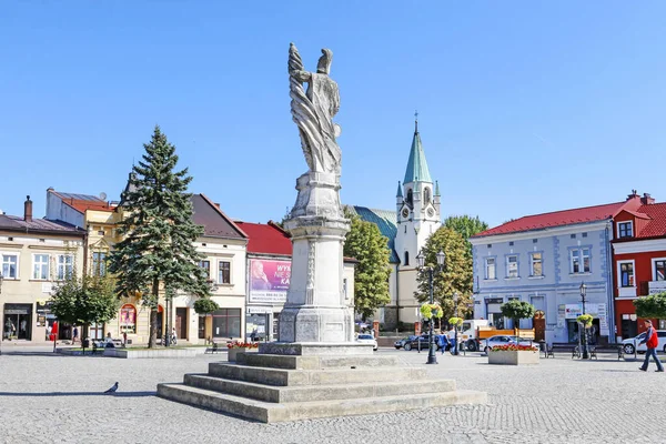 Brzesko, Polsko - 11. září 2019: Památník na trhu — Stock fotografie