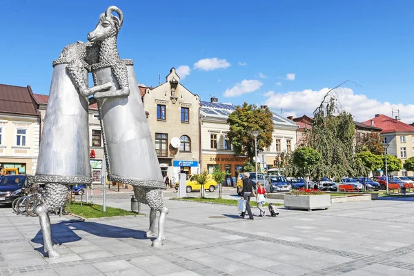 NOWY TARG, POLAND - SEPTEMBER 12, 2019: The monument portraying — Stock Photo, Image