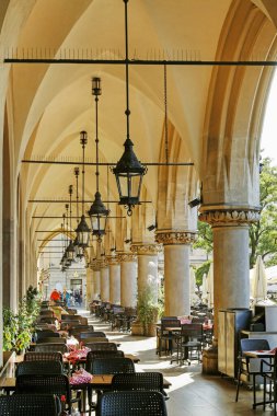 Krakow, Polonya - 16 Eylül 2019: Sukiennice binası 