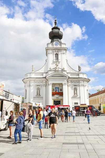 WADOWICE, POLAND - SEPTEMBER 14, 2019: Food trucks festival in f — Stock Photo, Image