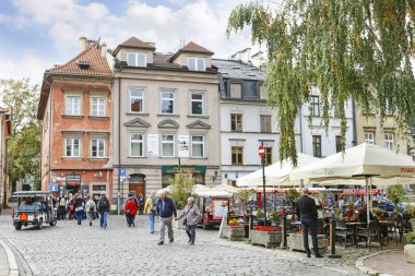 Krakow, Polonya - 04 Ekim 2019: Szeroka 'dan renkli konutlar