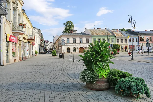 Nowy Sacz, Polonya - 30 Temmuz 2016: Tarihi şehir merkezinde yeni — Stok fotoğraf