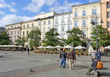 Krakow, Polonya - 18 Eylül 2019: Ana Marke 'taki eski konutlar