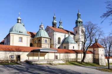 Kalwaria-Zebrzydowska, Polonya - 09 Ekim 2019: Bazilika, kemer