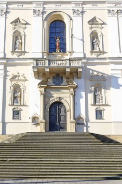 Kalwaria-Zebrzydowska, Polonya - 09 Ekim 2019: Bazilika, kemer