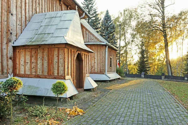 ROZNOW, POLAND - OCTOBER 14, 2019: Old wooden church devoted to — Stock Photo, Image