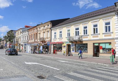 Nowy Targ, Polonya - 12 Eylül 2019: Renkli apartmanlar