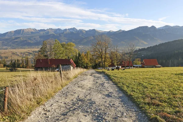 Zakopane, Poland - September 19, 2019：Country Road through the — 图库照片