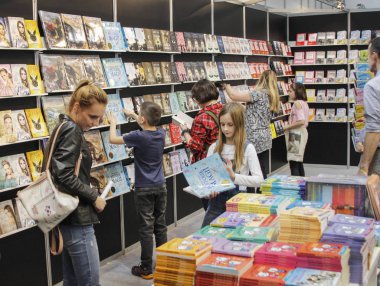 Krakow, Polonya - 25 Ekim 2019: Uluslararası Kitap Fuarı