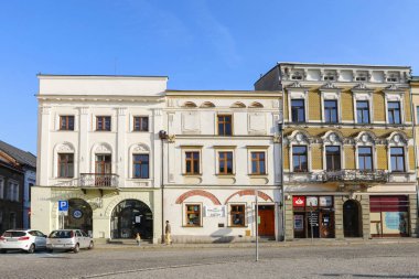 Cieszyn, Polonya - 26 Ekim 2019: Şehir merkezinde eski bir apartman 