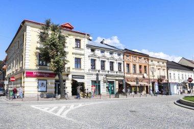 Nowy Targ, Polonya - 12 Eylül 2019: Renkli apartmanlar