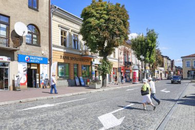 Nowy Targ, Polonya - 12 Eylül 2019: Renkli apartmanlar