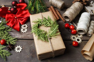 Noel hediyelerini güzelce paketlemek için aksesuarlar lazım..