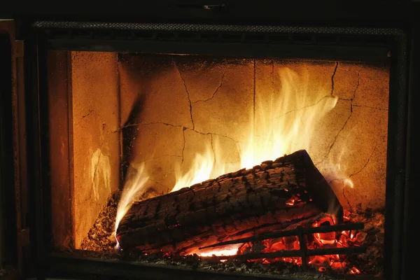 Burning wood in the fireplace. — Stock Photo, Image