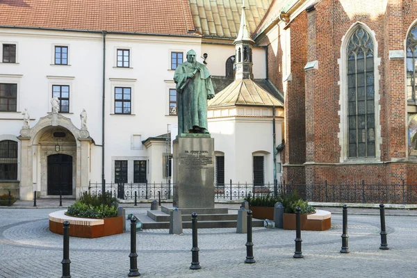 KRAKOW, POLONIA - 05 DE DICIEMBRE DE 2019: Jozef Dietl monument on the — Foto de Stock