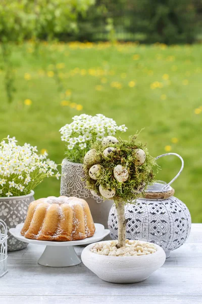 Dolci Tradizionali Pasquali Bellissimi Fiori Primaverili Decorazioni Fatte Mano Muschio — Foto Stock