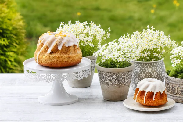 Gâteaux Pâques Traditionnels Belles Fleurs Printemps Décoration Artisanale Faite Mousse — Photo