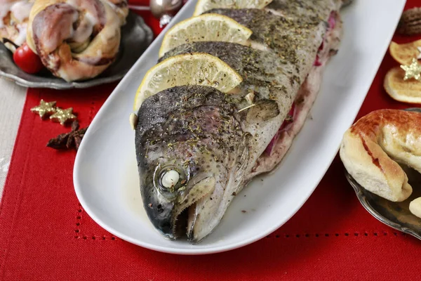 Limonlu Kavrulmuş Alabalık Akşam Yemeği — Stok fotoğraf