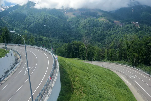 Górskie drogi asfaltowej na Kaukazie Obrazy Stockowe bez tantiem